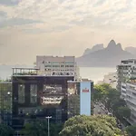Seu camarote VIP com vista mar e o por do solde Ipanema A1-009
